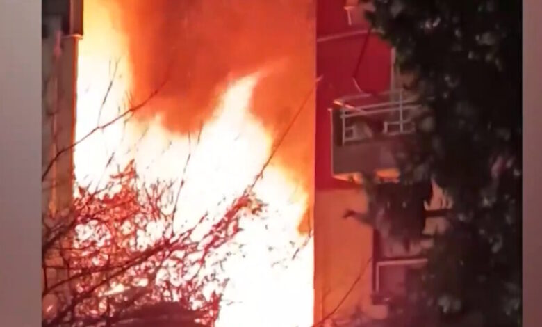 Φωτιά-στον-Βόλο-σε-εγκαταλελειμμένο-σπίτι-στον-Άγιο-Κωνσταντίνο-–-Ακούστηκαν-εκρήξεις