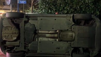 Κηφισιά:-Τροχαίο-με-ανατροπή-αυτοκινήτου-και-δύο-εγκλωβισμένους-–-Βίντεο-από-το-σημείο