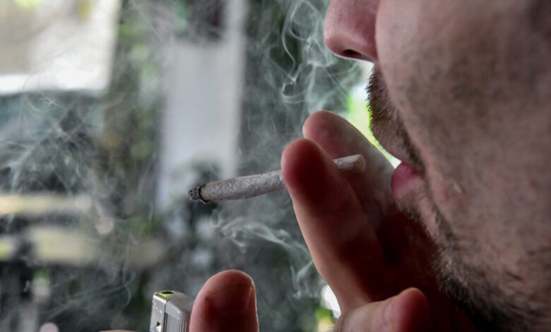 Τρίκαλα:-Χειροπέδες-σε-3-περιπτεράδες-μετά-την-αυστηροποίηση-του-νόμου-για-πώληση-αλκοόλ-ή-τσιγάρων-σε-ανήλικους