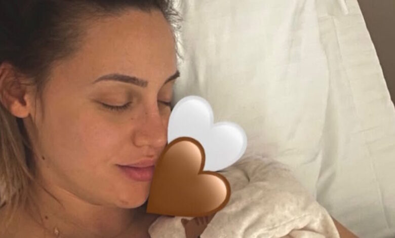 Γέννησε-η-Άννα-Κορακάκη-–-Οι-πρώτες-φωτογραφίες-με-τη-νεογέννητη-κόρη-της
