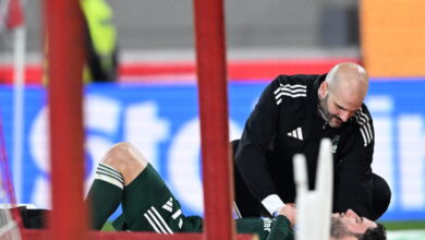 Ολυμπιακός-–-Παναθηναϊκός:-Αγωνία-με-Νταβίντε-Καλάμπρια,-αποχώρησε-με-φορείο-και-κολάρο