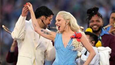 super-bowl-lx:-Η-νίκη-των-seattle-seahawks,-οι-εντυπωσιακές-εμφανίσεις-bad-bunny-και-lady-gaga-και-η-κριτική-του-Ντόναλντ-Τραμπ