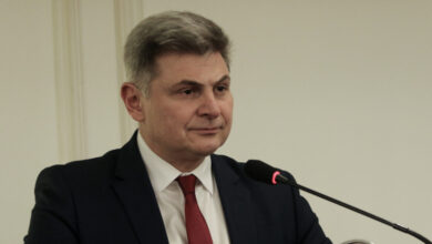 ΠΑΣΟΚ:-Σήμερα-η-επίσημη-πρώτη-της-Διεύρυνσης-με-«άρωμα»-ΣΥΡΙΖΑ-–-Φαραντούρης,-Κασσιμάτη-και-Αποστολάκης-τα-ονόματα-που-ακούγονται