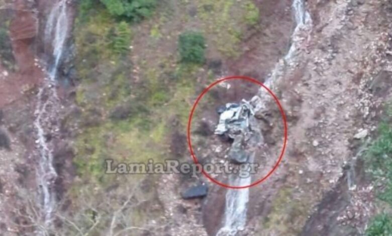 Ευρυτανία:-Σε-γκρεμό-από-300-μέτρα-έπεσε-το-αυτοκίνητο-του-59χρονου-θύματος-–-Σοκαριστικά-πλάνα-από-το-κατεστραμμένο-όχημα