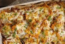 Συνταγή-για-εύκολα-ραβιόλια-φούρνου-με-ντομάτα-και-σπανάκι