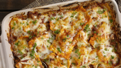 Συνταγή-για-εύκολα-ραβιόλια-φούρνου-με-ντομάτα-και-σπανάκι