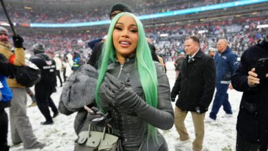 Η-viral-πτώση-της-cardi-b-όταν-πήγε-να-χορέψει-με-ρομπότ