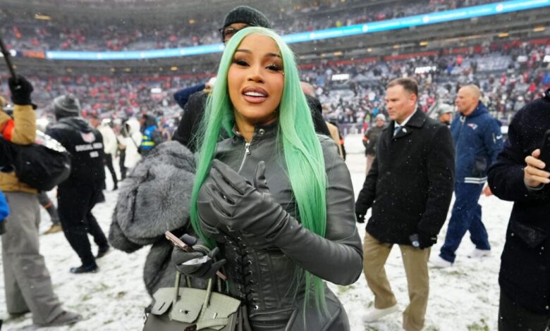 Η-viral-πτώση-της-cardi-b-όταν-πήγε-να-χορέψει-με-ρομπότ