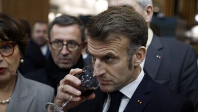 Μακρόν-για-σκάνδαλο-Επστάιν:-Η-αμερικανική-Δικαιοσύνη-πρέπει-να-κάνει-τη-δουλειά-της