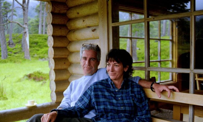 Τζέφρι-Επστάιν:-Η-Γκισλέιν-Μάξγουελ-καταθέτει-ενώπιον-επιτροπής-της-Βουλής,-θα-επικαλεσθεί-το-δικαίωμα-στη-σιωπή