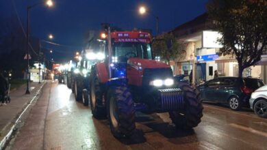 mε-τα-τρακτέρ-στο-κέντρο-των-Τρικάλων-οι-αγρότες