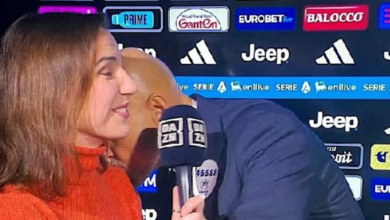 Ο-Σπαλέτι-φίλησε-στον-ώμο-γυναίκα-δημοσιογράφο-για-να-εκφράσει-τα-παράπονά-του-για-τη-διαιτησία