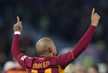 Ρόμα-–-Κάλιαρι-2-0:-Με-ντοπιέτα-του-Μάλεν-έπιασαν-τη-Γιουβέντους-στην-τετράδα-οι-«τζιαλορόσι»