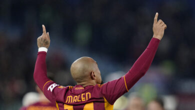 Ρόμα-–-Κάλιαρι-2-0:-Με-ντοπιέτα-του-Μάλεν-έπιασαν-τη-Γιουβέντους-στην-τετράδα-οι-«τζιαλορόσι»