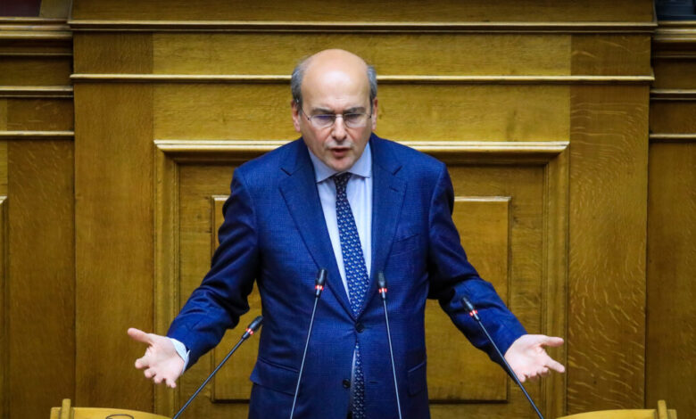 Χατζηδάκης:-Φοροελαφρύνσεις-το-2026-και-παρεμβάσεις-για-λιγότερη-γραφειοκρατία