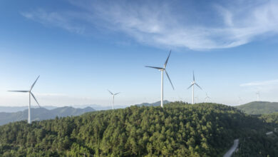 Αιολικά-πάρκα:-Οι-οριζόντιοι-αποκλεισμοί-βουνών-και-νησιών-αυξάνουν-το-κόστος-ενέργειας