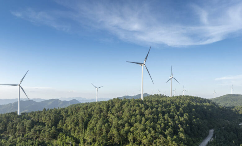 Αιολικά-πάρκα:-Οι-οριζόντιοι-αποκλεισμοί-βουνών-και-νησιών-αυξάνουν-το-κόστος-ενέργειας