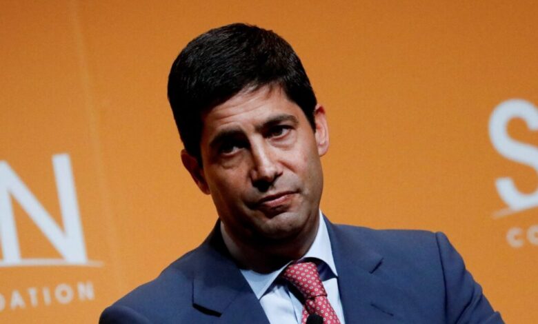 Η-οικονομία-των-ΗΠΑ-μπορεί-να-αναπτυχθεί-με-ρυθμό-15%-με-τον-Γουόρς-στο-τιμόνι-της-fed,-λέει-ο-Τραμπ