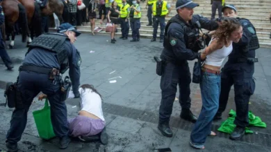 Αστυνομική-βία-και-συλλήψεις-σε-διαδήλωση-κατά-της-επίσκεψης-Χέρτζογκ-στο-Σίδνεϊ