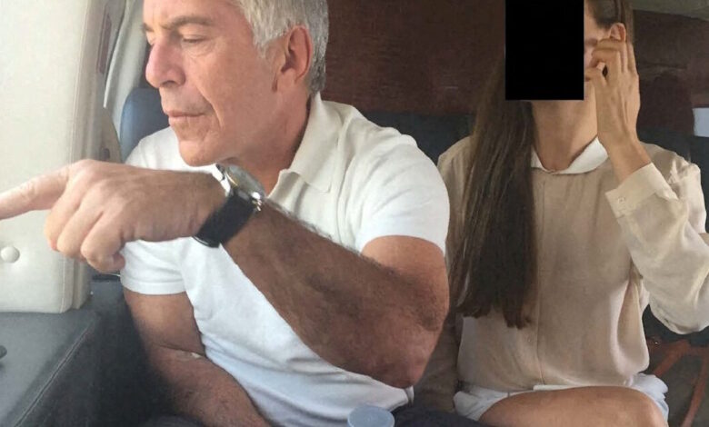 Υπόθεση-Επστάιν:-56χρονη-Σουηδέζα-αναγνώρισε-τον-βιαστή-της-στα-αρχεία-του-διαβόητου-παιδόφιλου-–-«Με-βίασε-σε-πισίνα»