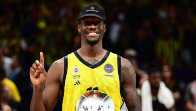 Ιδιοκτήτης-Χάποελ-Τελ-Αβίβ:-«Ο-Χέιζ-Ντέιβις-εξετάζει-πολλές-προσφορές,-αλλά-ελπίζουμε-ότι-θα-δεχτεί-τη-δική-μας»