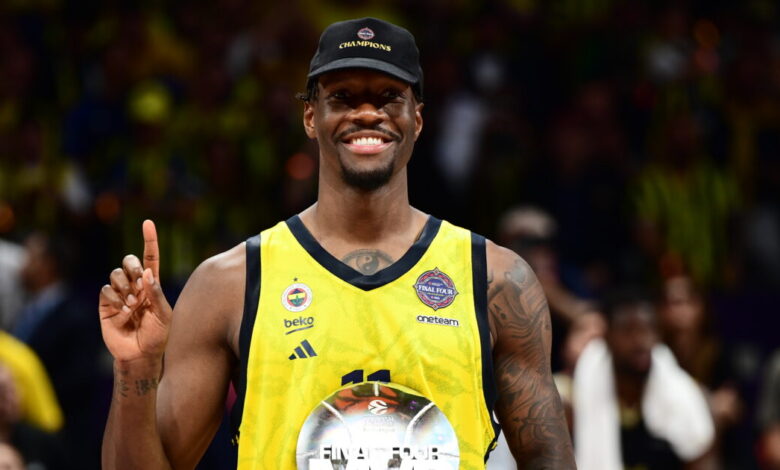 Ιδιοκτήτης-Χάποελ-Τελ-Αβίβ:-«Ο-Χέιζ-Ντέιβις-εξετάζει-πολλές-προσφορές,-αλλά-ελπίζουμε-ότι-θα-δεχτεί-τη-δική-μας»