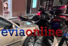 Εύβοια:-Σύγκρουση-αυτοκινήτων-στη-Χαλκίδα-–-Παραβίασε-«stop»-και-έριξε-όχημα-πάνω-σε-μηχανές