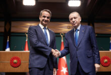 Στο-«Λευκό-Παλάτι»-του-Ερντογάν-ο-Μητσοτάκης:-Οι-«κόκκινες-γραμμές»-της-Αθήνας-και-οι-επιδιώξεις-των-δύο-ηγετών