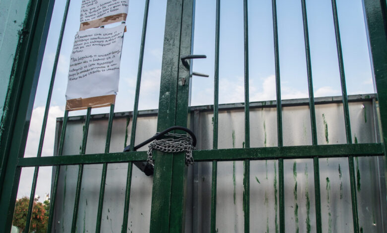 Χαλάνδρι:-4-ΕΔΕ-για-τη-διευθύντρια-του-ΕΠΑΛ-που-βάζει-τους-μαθητές-να-σκάβουν-–-Ζητούν-να-απομακρυνθεί-άμεσα