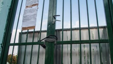 Χαλάνδρι:-4-ΕΔΕ-για-τη-διευθύντρια-του-ΕΠΑΛ-που-βάζει-τους-μαθητές-να-σκάβουν-–-Ζητούν-να-απομακρυνθεί-άμεσα