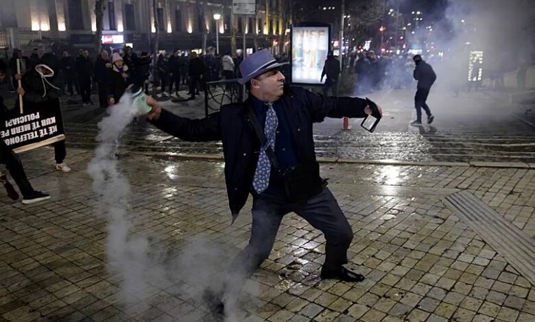 Αλβανία:-Πέτρες,-μολότοφ,-τραυματισμοί-και-προσαγωγές-σε-συγκέντρωση-κατά-της-κυβέρνησης-Ράμα