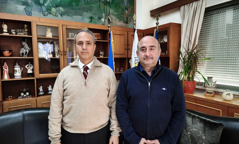 Τρίκαλα:-Στο-Δημαρχείο-ο-Γενικός-Πρόξενος-των-ΗΠΑ-jerry-ismail