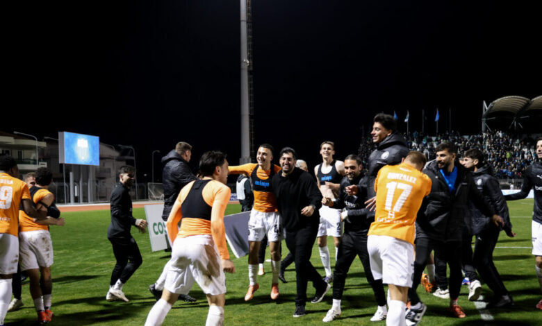 ΟΦΗ:-Ξέφρενοι-πανηγυρισμοί-και-μπουγέλο-στα-αποδυτήρια-για-την-πρόκριση-στον-τελικό-του-Κυπέλλου-Ελλάδας-betsson