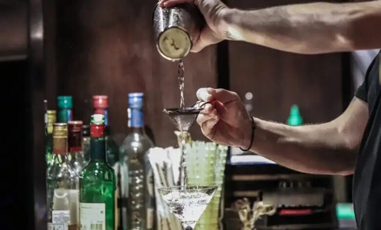 Εύβοια:-Στο-κέντρο-υγείας-Αλιβερίου-15χρονος-από-αλκοόλ-–-Χειροπέδες-σε-πατέρα-και-καταστηματάρχη