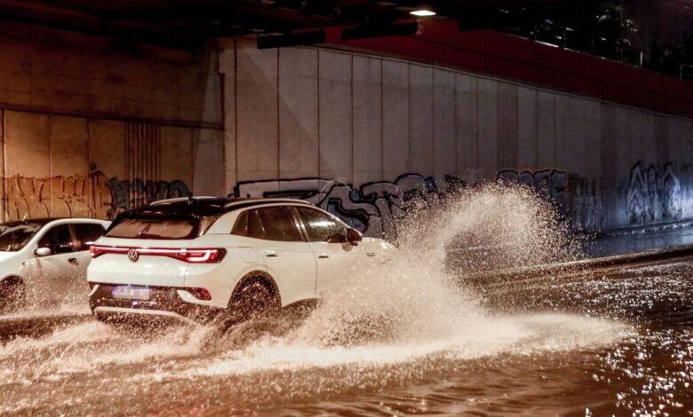 Σφοδρή-καταιγίδα-στην-Αττική:-Μπόρα-ξέσπασε-σε-πολλές-περιοχές-του-λεκανοπεδίου