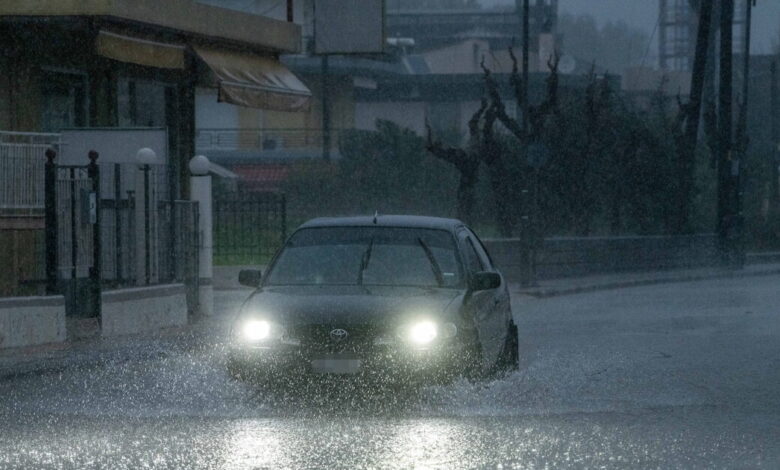 Καιρός:-Τσικνοπέμπτη-με-βροχές-και-καταιγίδες-–-Έρχονται-δυο-κύματα-κακοκαιρίας