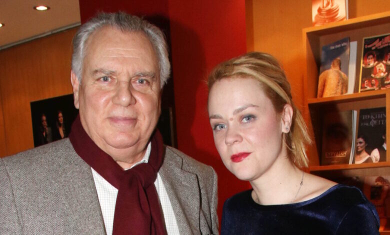 Λένα-Παπαληγούρα:-Συντετριμμένη-από-τον-θάνατο-του-πατέρα-της-–-Η-σχέση-αγάπης-και-η-αφιέρωση-που-του-είχε-κάνει