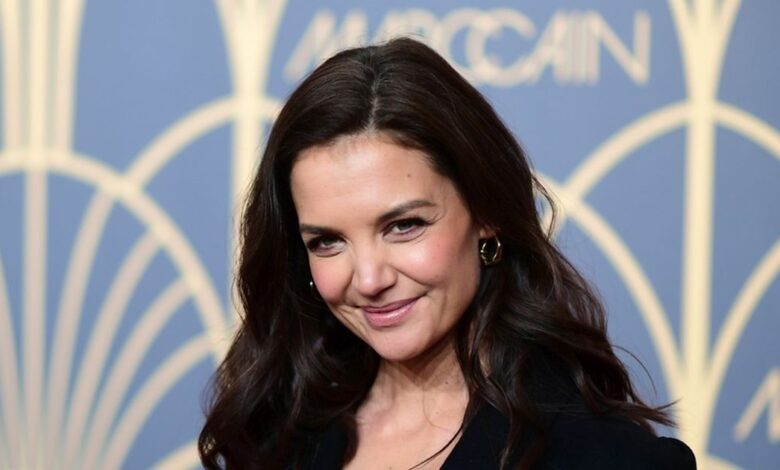 Κέιτι-Χολμς:-Ραγίζει-καρδιές-το-χειρόγραφο-σημείωμα-για-τον-θάνατο-του-Τζέιμς-Βαν-Ντερ-Μπικ-στα-48-του