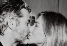 Το-τρυφερό-φιλί-της-Τζένιφερ-Άνιστον-με-τον-σύντροφό-της-Τζιμ-Κέρτις-για-τα-57α-γενεθλιά-της