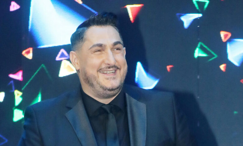 Κυριάκος-Κυανός:-«Θαυμάστρια-μού-πέταξε-πιρούνι-μαζί-με-τα-λουλούδια»