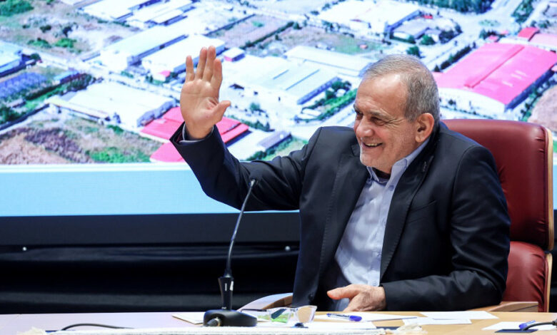 Ιράν:-Ευγνωμοσύνη-Πεζεσκιάν-για-την-ανταπόκριση-πολιτών-στις-συγκεντρώσεις-για-την-Ισλαμική-Επανάσταση