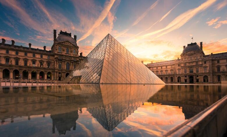 Συλλήψεις-9-υπόπτων-για-απάτες-εισιτηρίων-σε-Λούβρο-και-Βερσαλίες