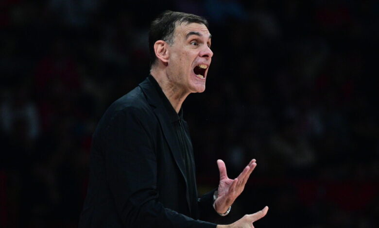 Ο-Μπαρτζώκας-απάντησε-σε-ερώτηση-για-τον-Χέιζ-Ντέιβις:-Μην-βάζουμε-τον-Ολυμπιακό-και-τον-Παναθηναϊκό-στο-ίδιο-πλαίσιο