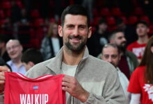 Ο-Νόβακ-Τζόκοβιτς-πήρε-τη-φανέλα-του-Τόμας-Γουόκαπ