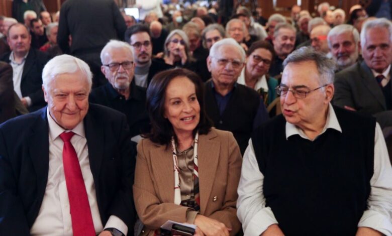 ΠΑΣΟΚ:-Εκλογή-Προέδρου-Δημοκρατίας-από-τον-λαό-και-σύσταση-Γερουσίας-προτείνουν-οι-πρώην-υπουργοί-Αλέκος-Παπαδόπουλος-και-Νίκος-Χριστοδουλάκης