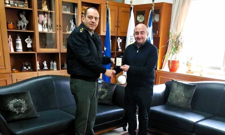 Στον-δήμαρχο-Τρικκαίων-ο-νέος-διοικητής-της-ΣΜΥ