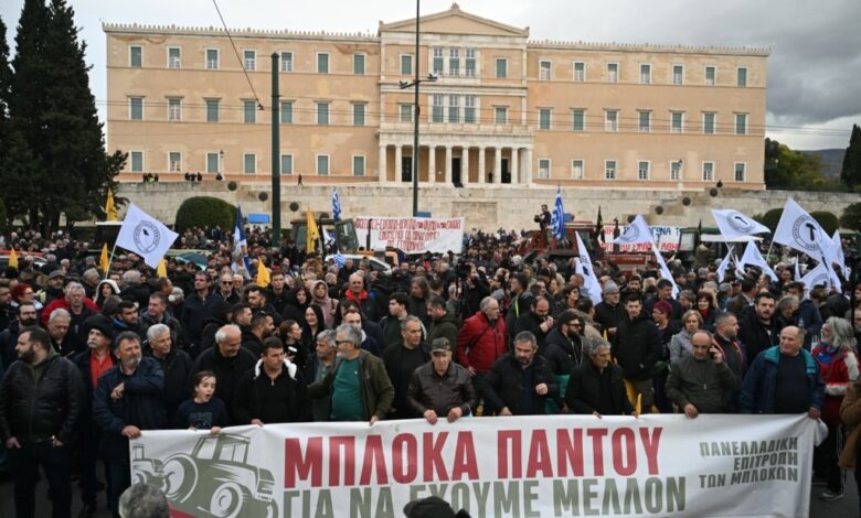 Αγρότες-στο-Σύνταγμα:-Τρακτέρ-και-ολονυχτία-στο-κέντρο