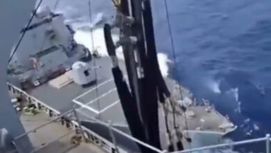 Η-στιγμή-που-συγκρούονται-δύο-πλοία-του-αμερικανικού-ναυτικού-ανοιχτά-της-Νότιας-Αμερικής