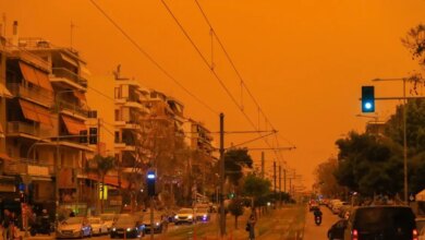 Διπρόσωπος-ο-καιρός-το-Σαββατοκύριακο:-Αφρικανική-σκόνη,-βροχές-και-υψηλές-θερμοκρασίες