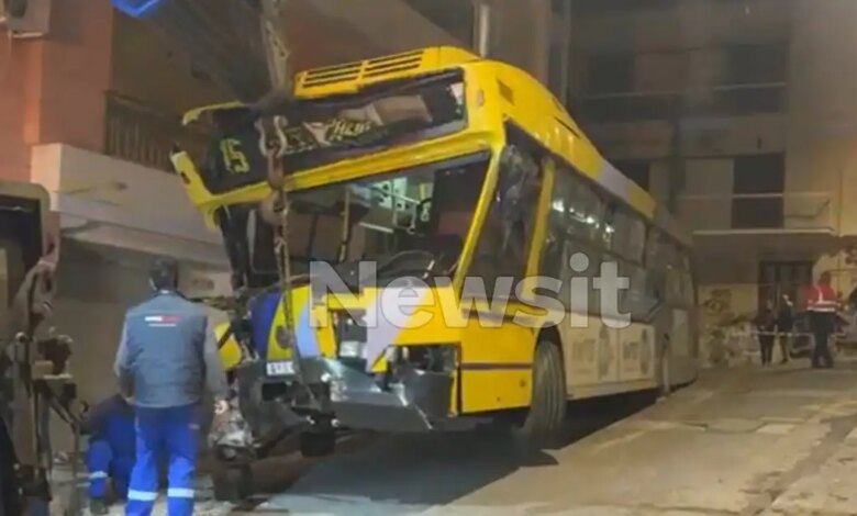 Τρόλεϊ-έπεσε-σε-πολυκατοικία-στα-Πετράλωνα